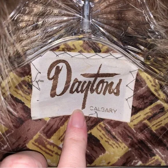 Vintage Daytons Calgary Fur Coat Mid Length - Picture 3 of 12